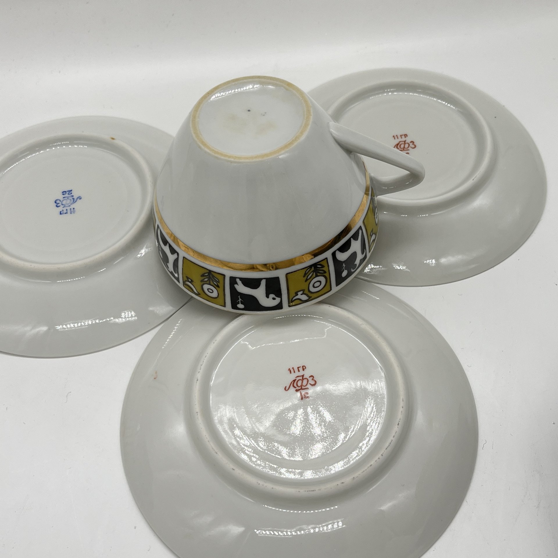 Набор из чайной пары и 2 блюдец из сервиза "Степной", форма «Утро», В.Л. Семенов, Н.М. Павлова, фарфор, деколь, золочение, Ленинградский фарфоровый завод (ЛФЗ), СССР, 1960 г.