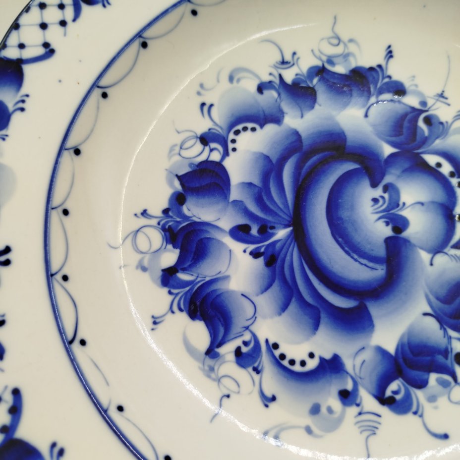 Тарелка суповая с растительным декором, Гжель