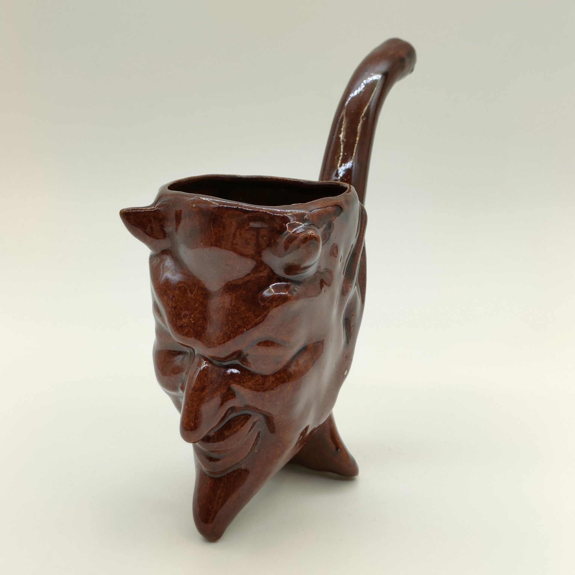 Кружка-поильник "Мефистофель", керамика, цветные поливы, СССР, 1970-1990 гг.