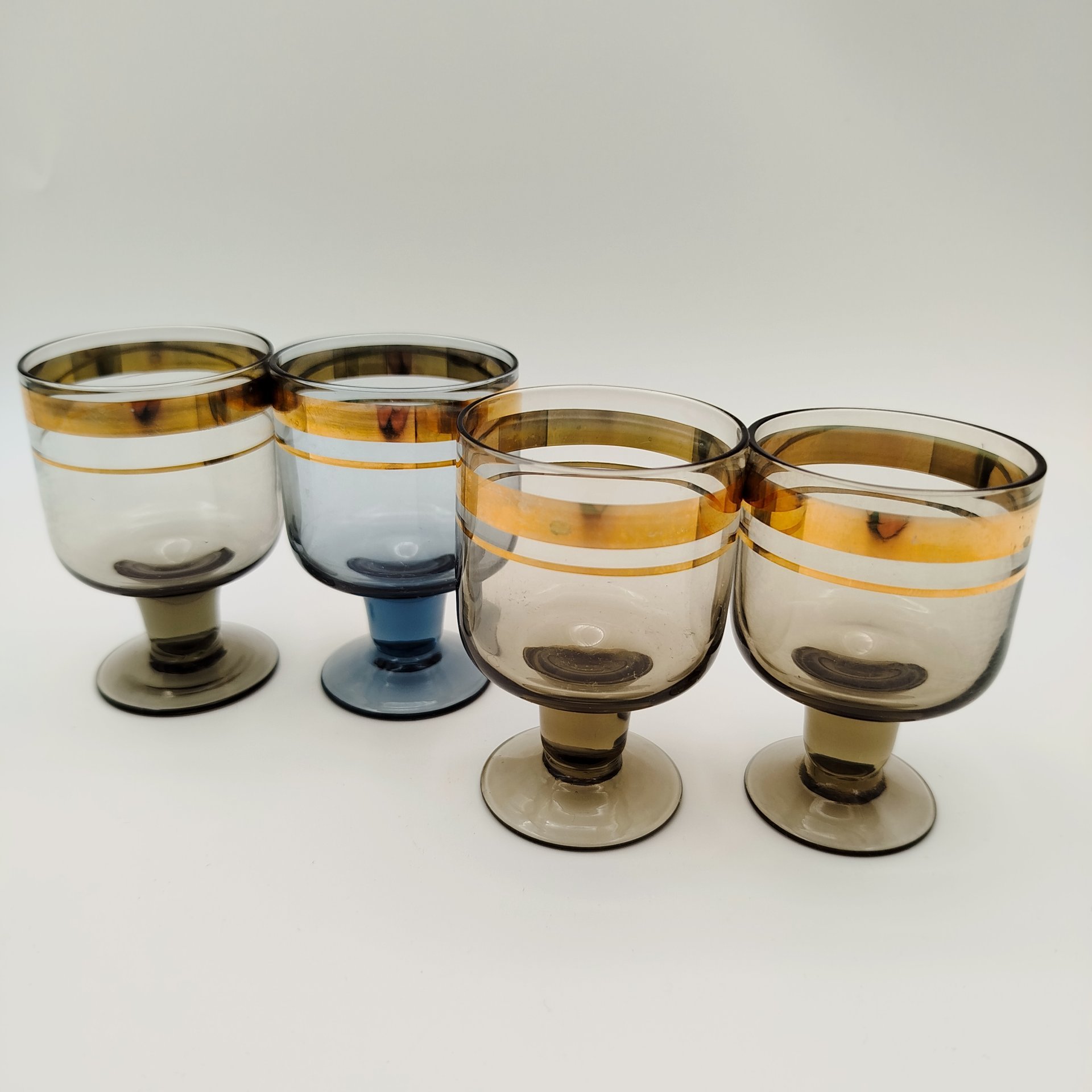 Набор из 4 ликерных рюмок (в подборе), цветное стекло, золочение, СССР, 1970-1990 гг.