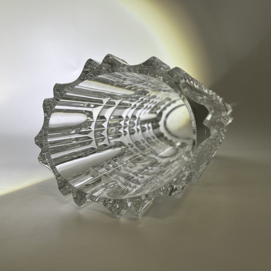 Ваза для цветов "Праздник" (малая), автор А.М. Остроумов, хрусталь, прессование, алмазная грань, Ленинградский завод художественного стекла (ЛЗХС), СССР, 1970-1980 гг.