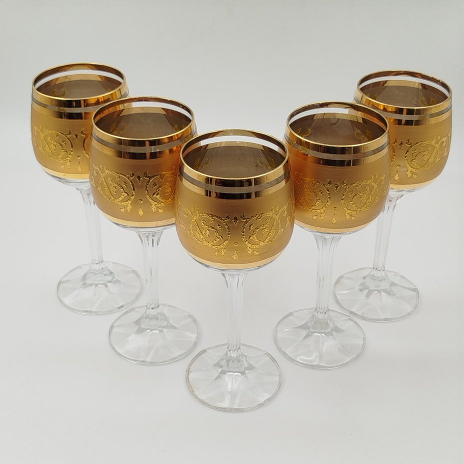 Набор из 5-ти бокалов, украшенных золотистым узором