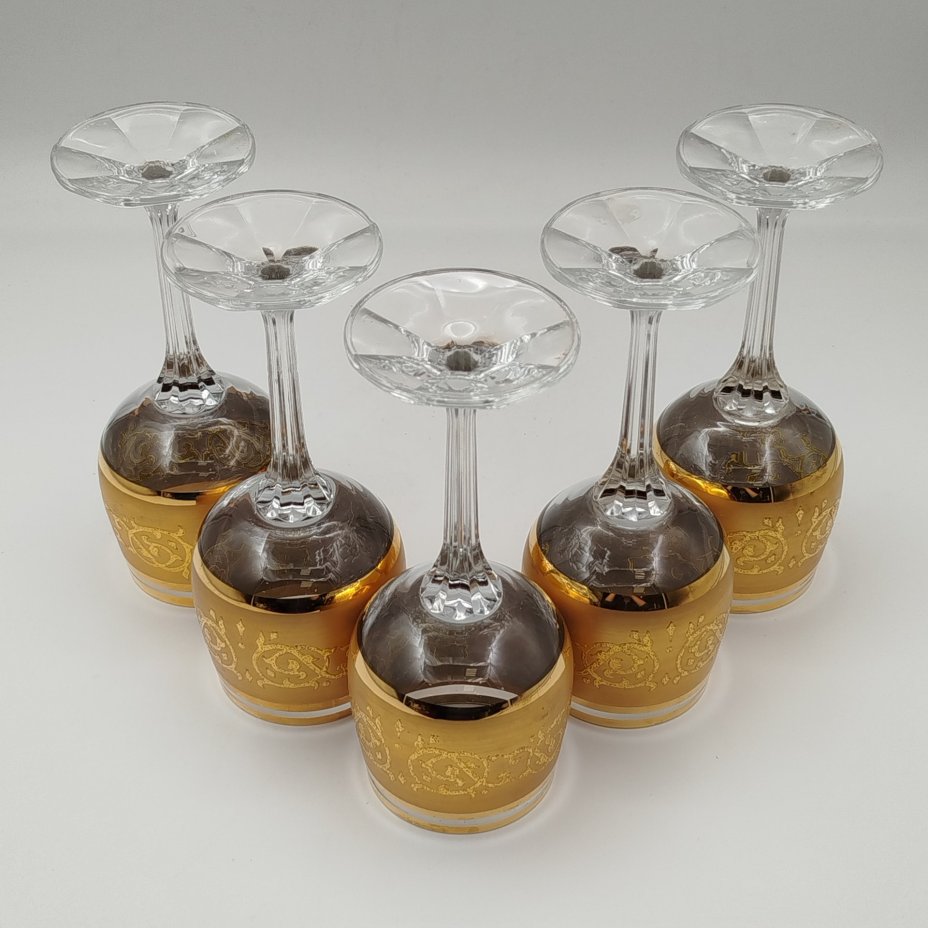 Набор из 5-ти бокалов, украшенных золотистым узором