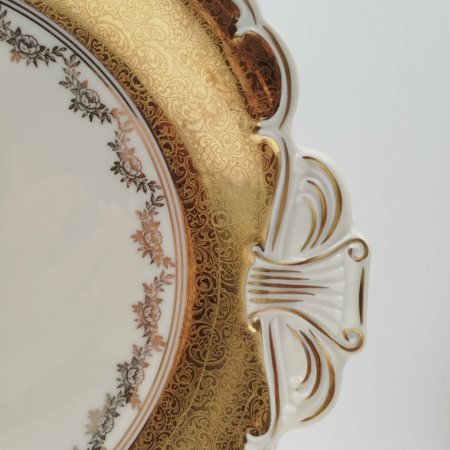 Блюдо сервировочное цвета слоновой кости с двумя фигурными ручками и растительными узорами на золотом фоне, Kunst Kronach