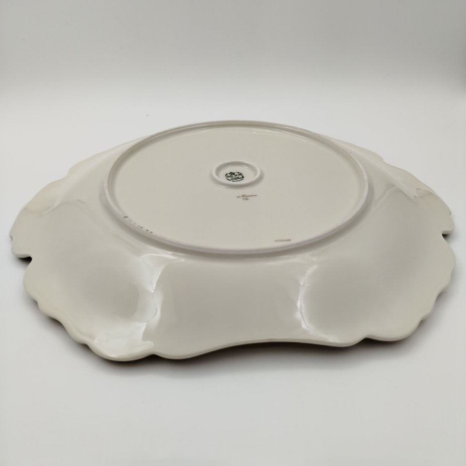 Блюдо сервировочное цвета слоновой кости с двумя фигурными ручками и растительными узорами на золотом фоне, Kunst Kronach