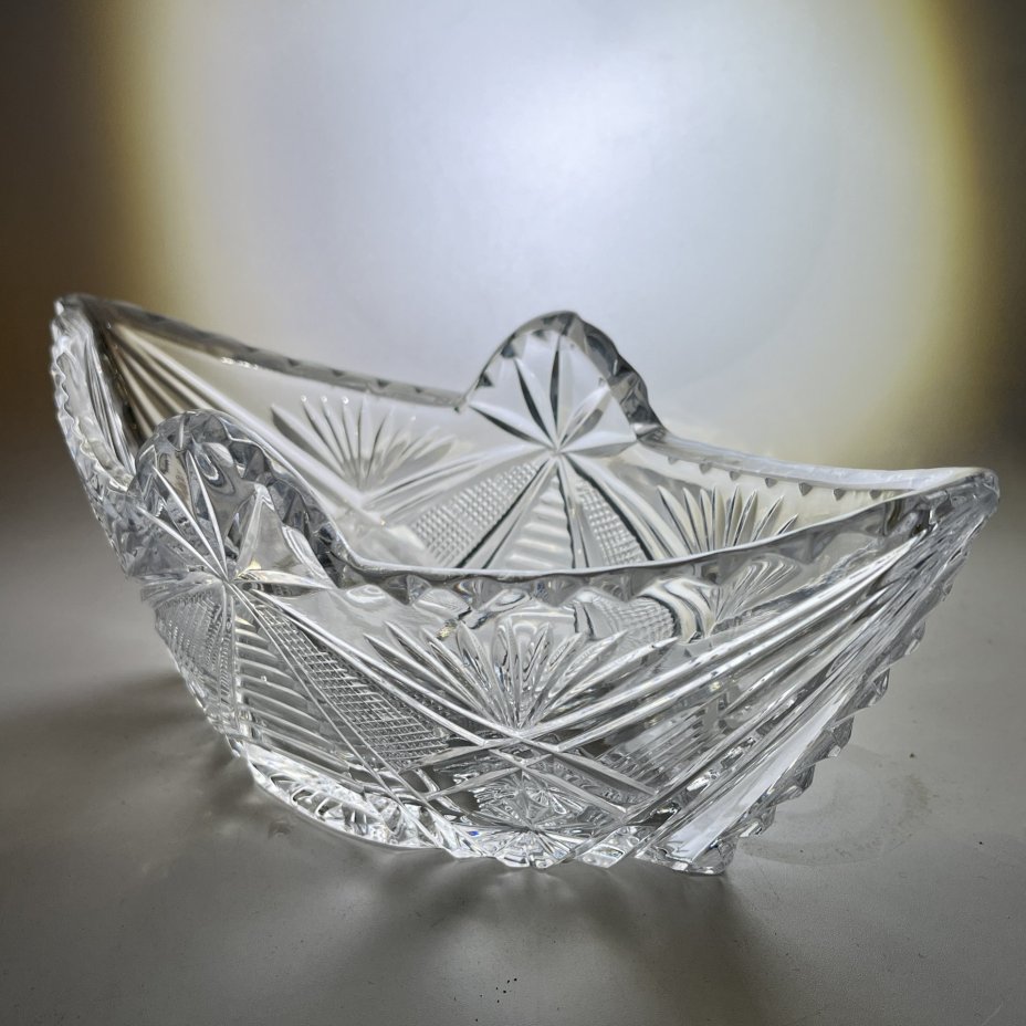 Салатник-ладья с геометрическим декором, хрусталь, пресс, СССР, 1970-1990 гг.
