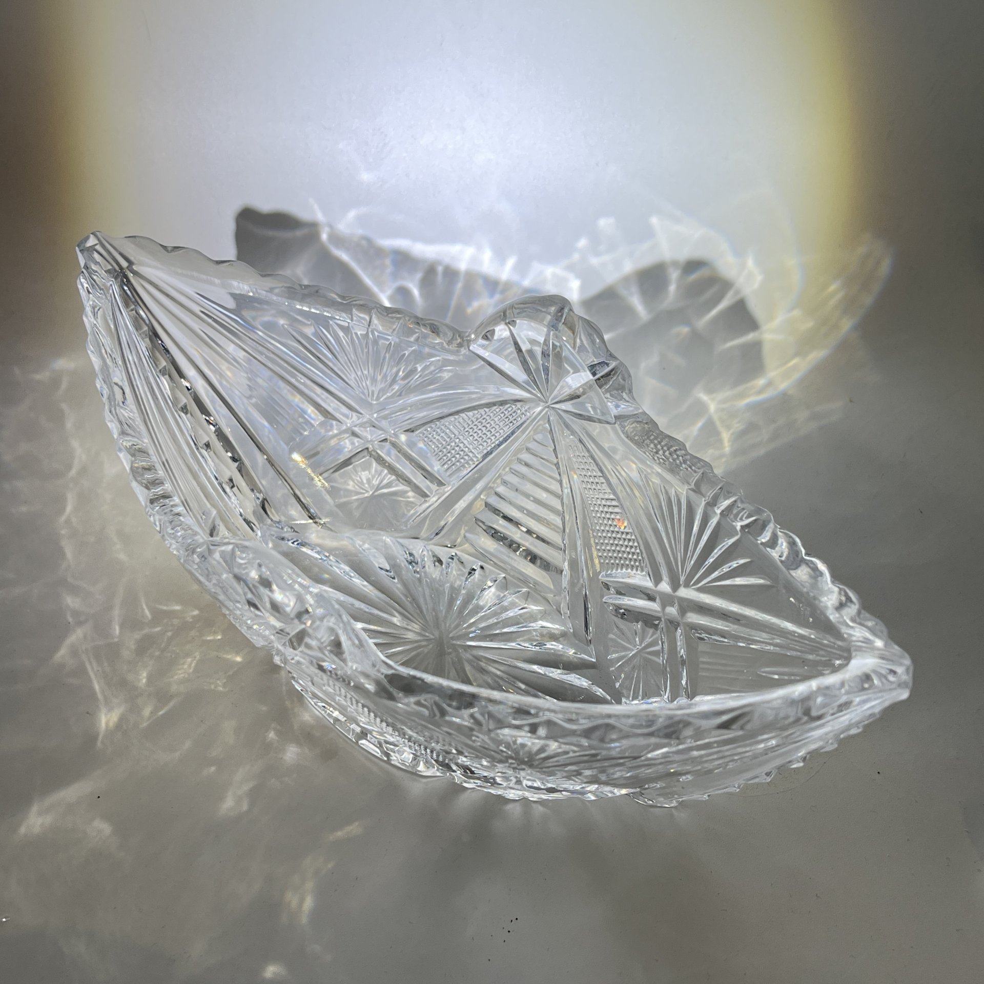 Салатник-ладья с геометрическим декором, хрусталь, пресс, СССР, 1970-1990 гг.