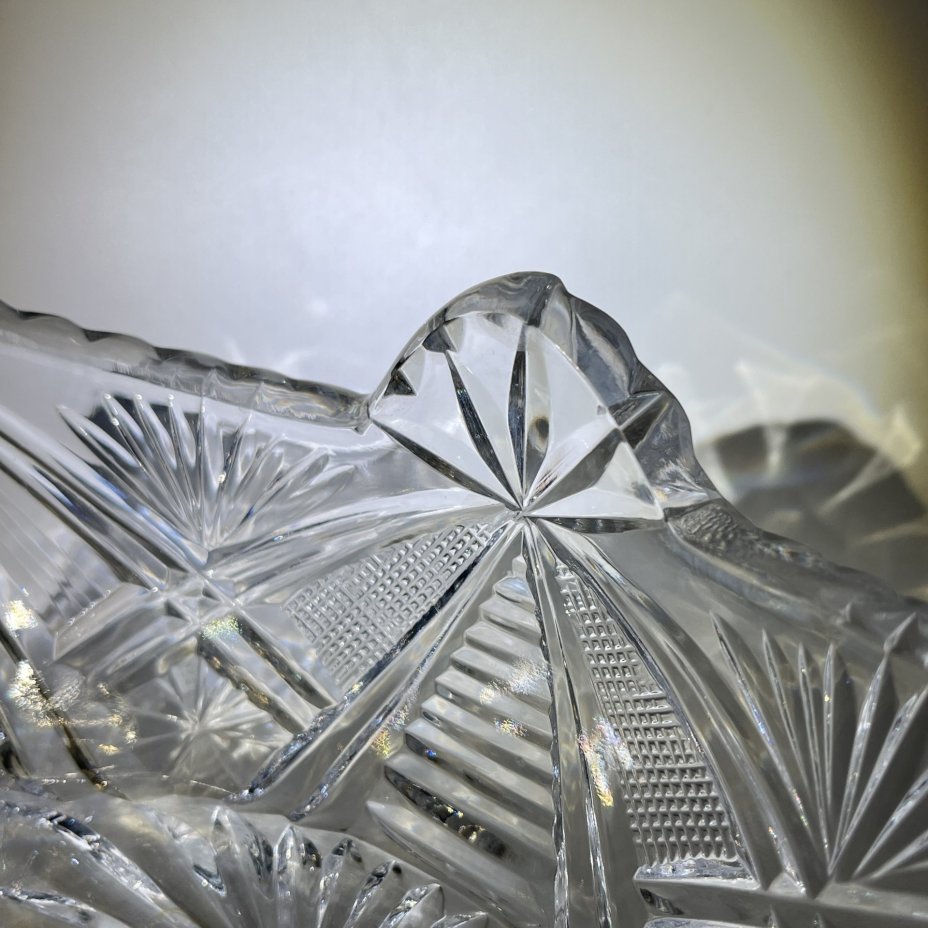 Салатник-ладья с геометрическим декором