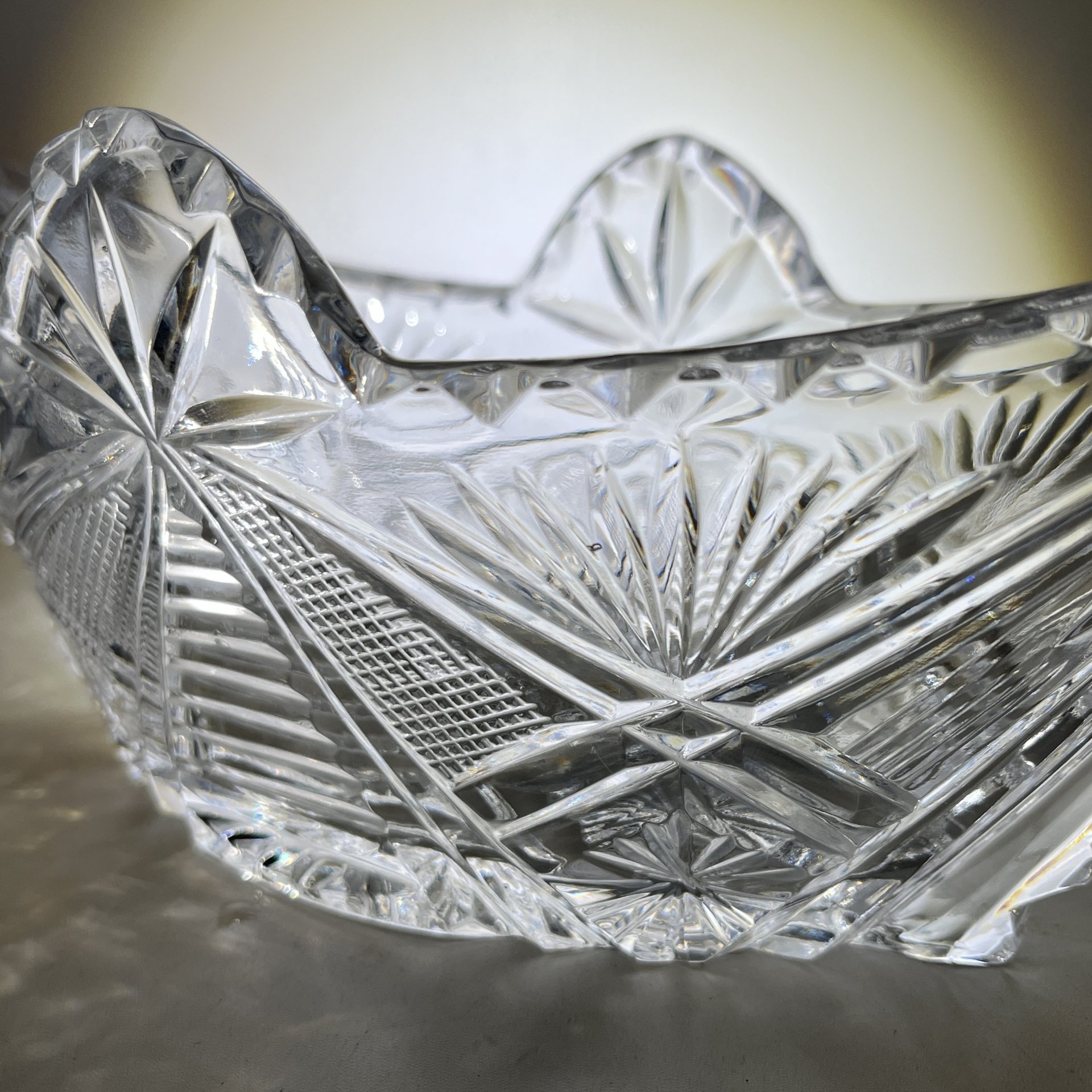Салатник-ладья с геометрическим декором, хрусталь, пресс, СССР, 1970-1990 гг.