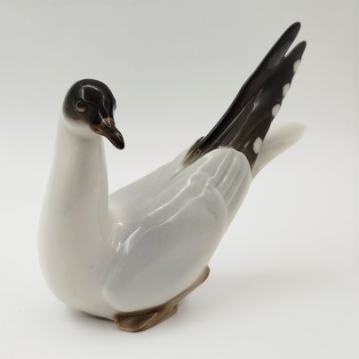 Статуэтка "Чайка", скульптор П.П. Веселов, фарфор, роспись, Ленинградский фарфоровый завод (ЛФЗ), СССР, 1970-1986 гг.