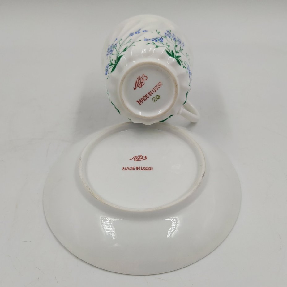 Пара кофейная "У ручья" (форма "Витая"), фарфор, деколь, Ленинградский фарфоровый завод (ЛФЗ), СССР, 1970-1992 гг.