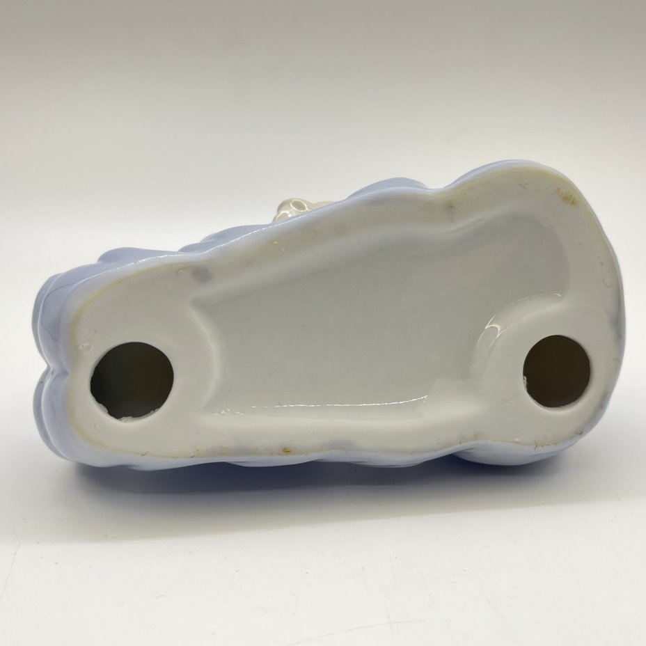 Статуэтка "Девочка, спящая на котенке"