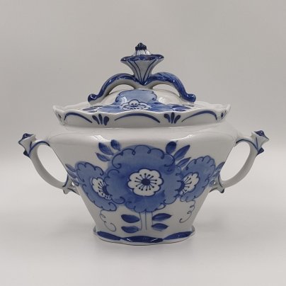 Супница (пельменница) с фигурной ручкой и цветочным декором