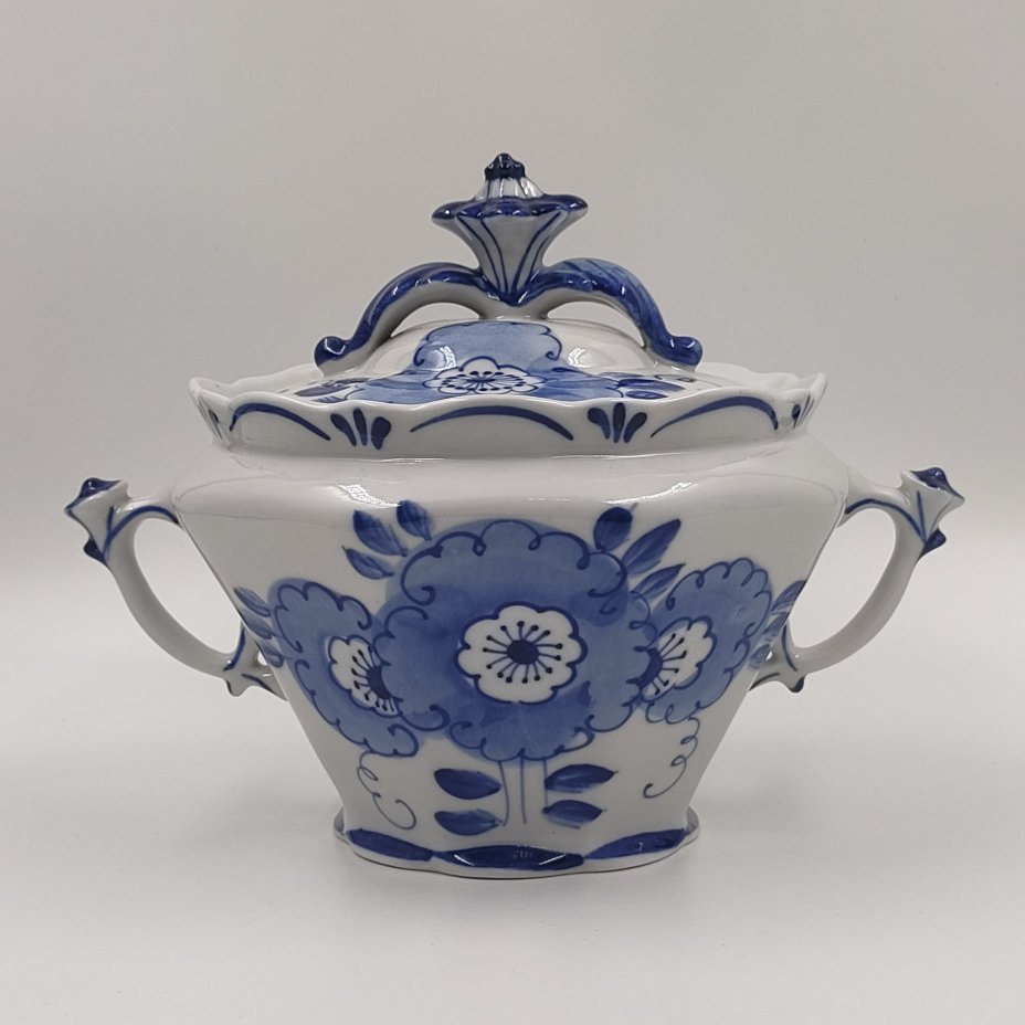 Супница (пельменница) с фигурной ручкой и цветочным декором