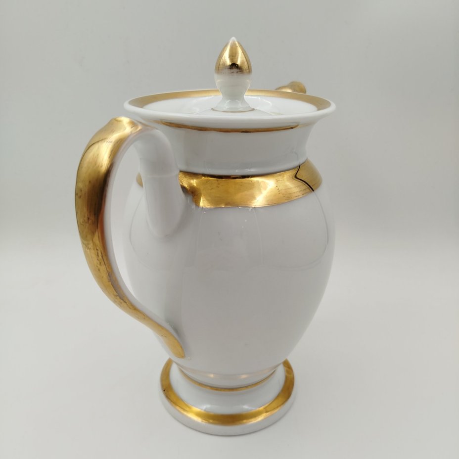Чайник (кофейник) с фигурным носиком в стиле ампир, фарфор, золочения, Франция, 1870-1990 гг.