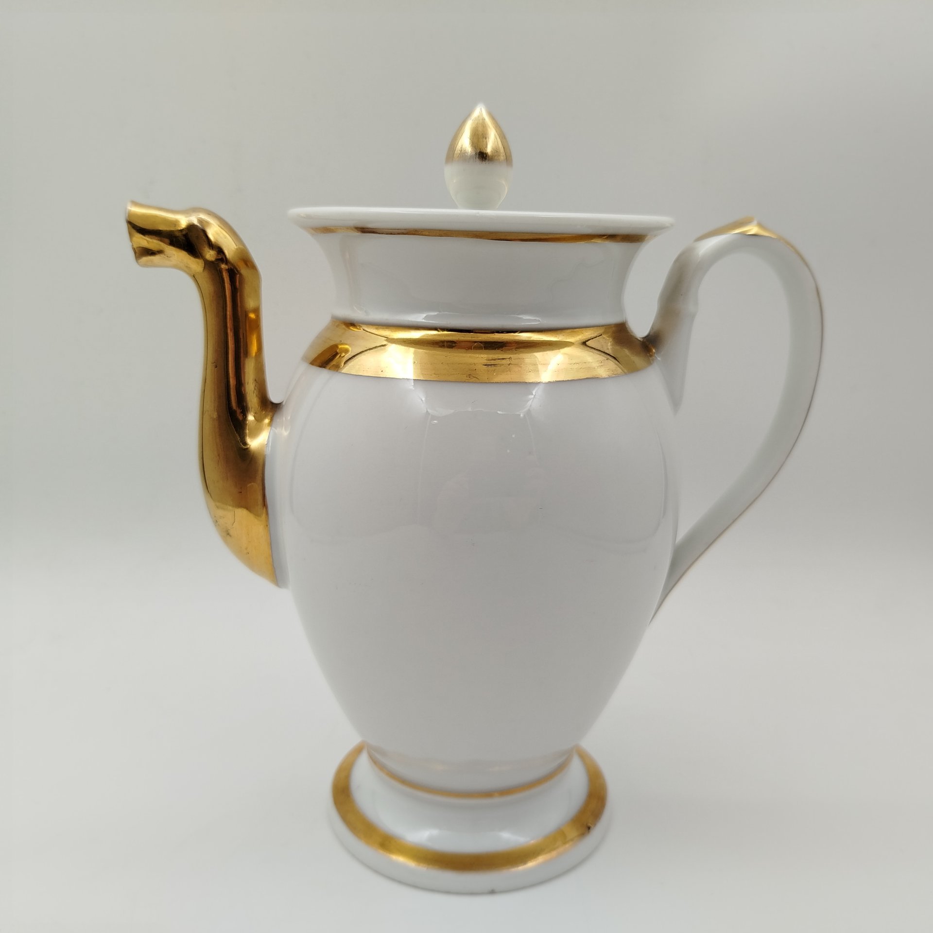 Чайник (кофейник) с фигурным носиком в стиле ампир