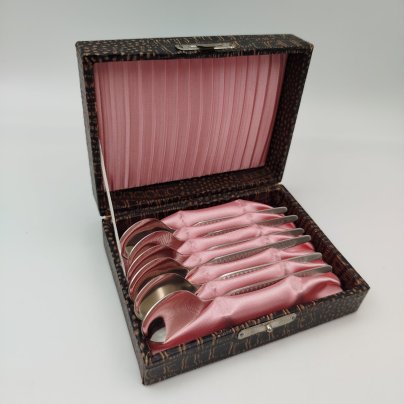 Набор из шести кофейных ложек с геометрическим декором (в оригинальной коробке), металл, ГДР, 1960-1980 гг.