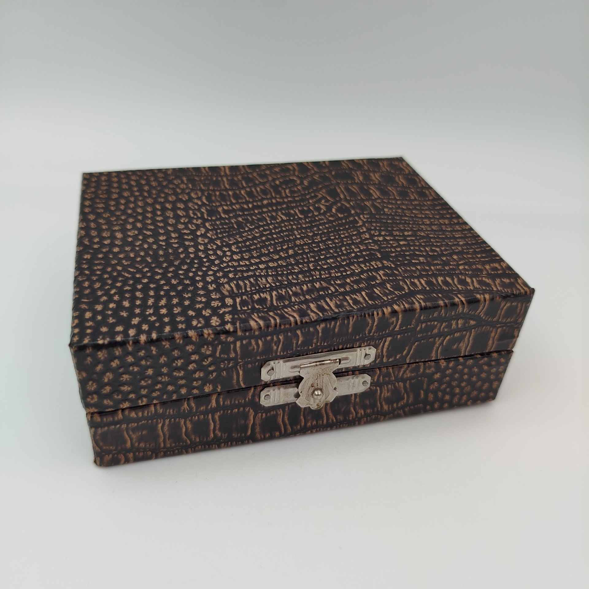 Набор из шести кофейных ложек с геометрическим декором (в оригинальной коробке), металл, ГДР, 1960-1980 гг.