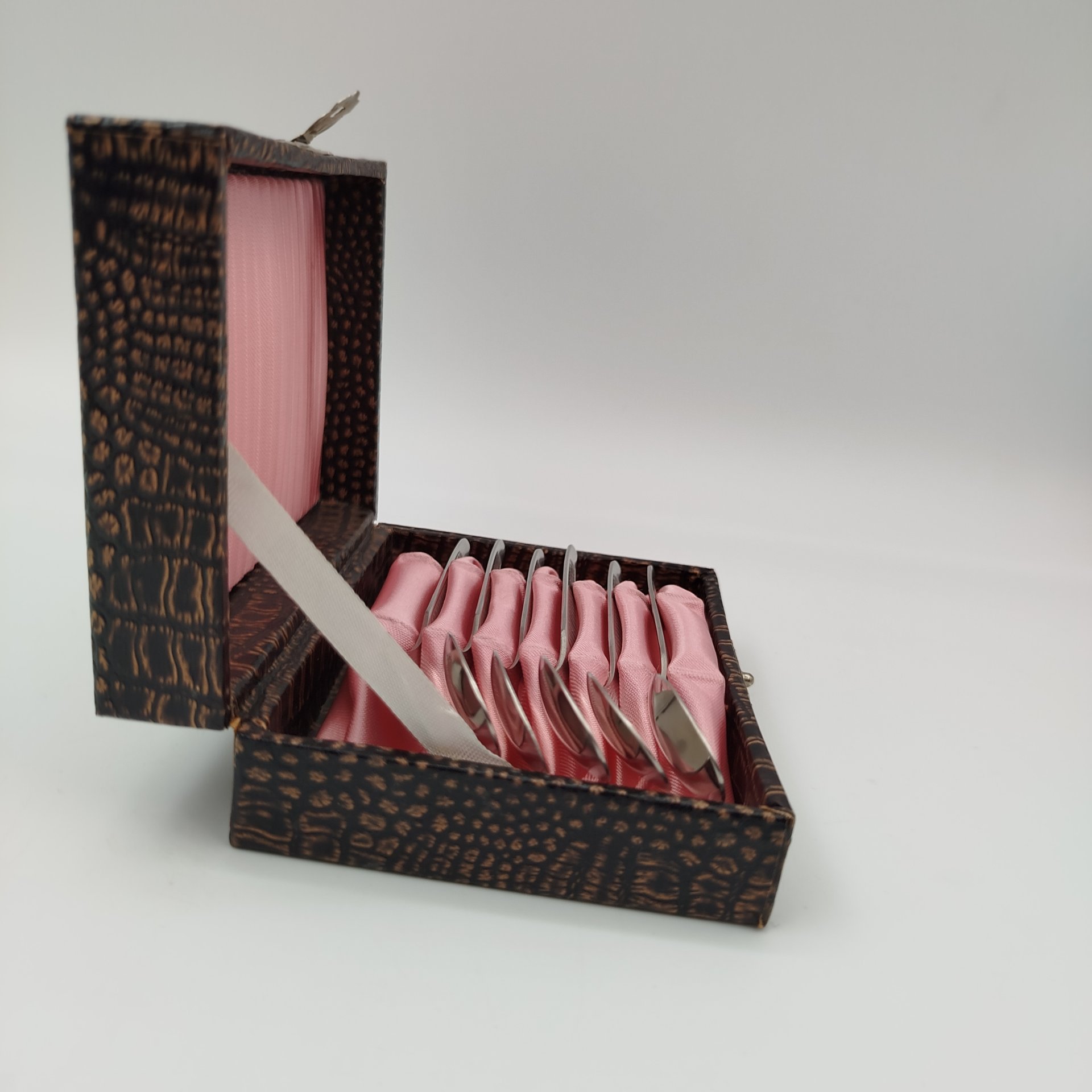 Набор из шести кофейных ложек с геометрическим декором (в оригинальной коробке), металл, ГДР, 1960-1980 гг.