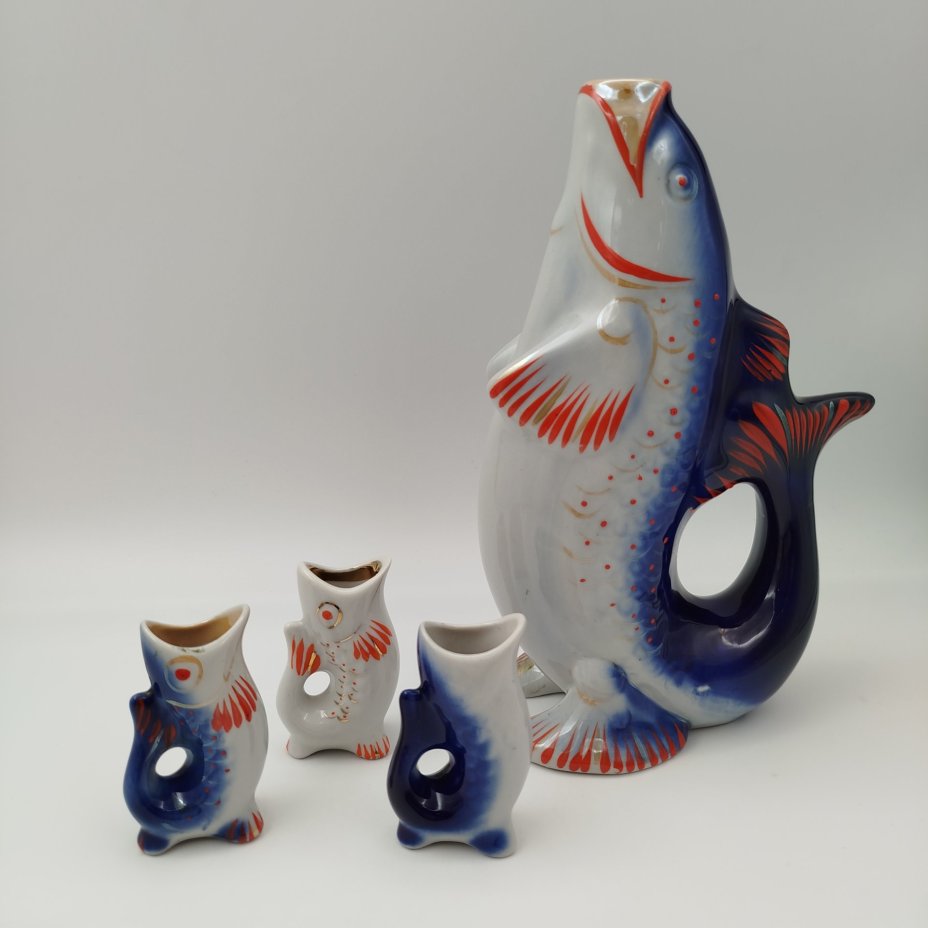 Набор для крепких напитков "Рыба" в подборе (штоф и 3 стопок), автор М.Д.Барамидзе, фарфор, роспись, Полонский завод художественной керамики (Полонное ЗХК), СССР, 1973-1991 гг.