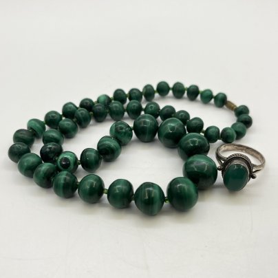 Набор винтажный, состоящий из бус и кольца (в подборе)