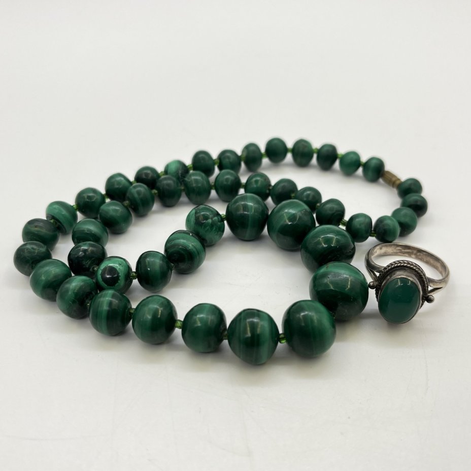 Набор винтажный, состоящий из бус и кольца (в подборе)