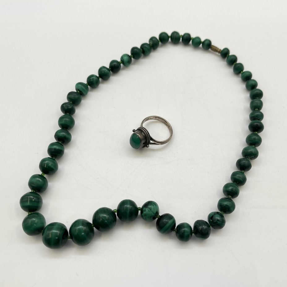 Набор винтажный, состоящий из бус и кольца (в подборе)