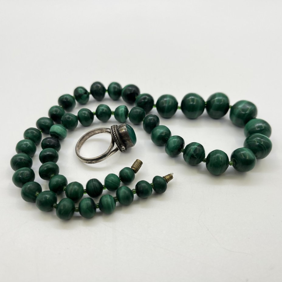 Набор винтажный, состоящий из бус и кольца (в подборе)