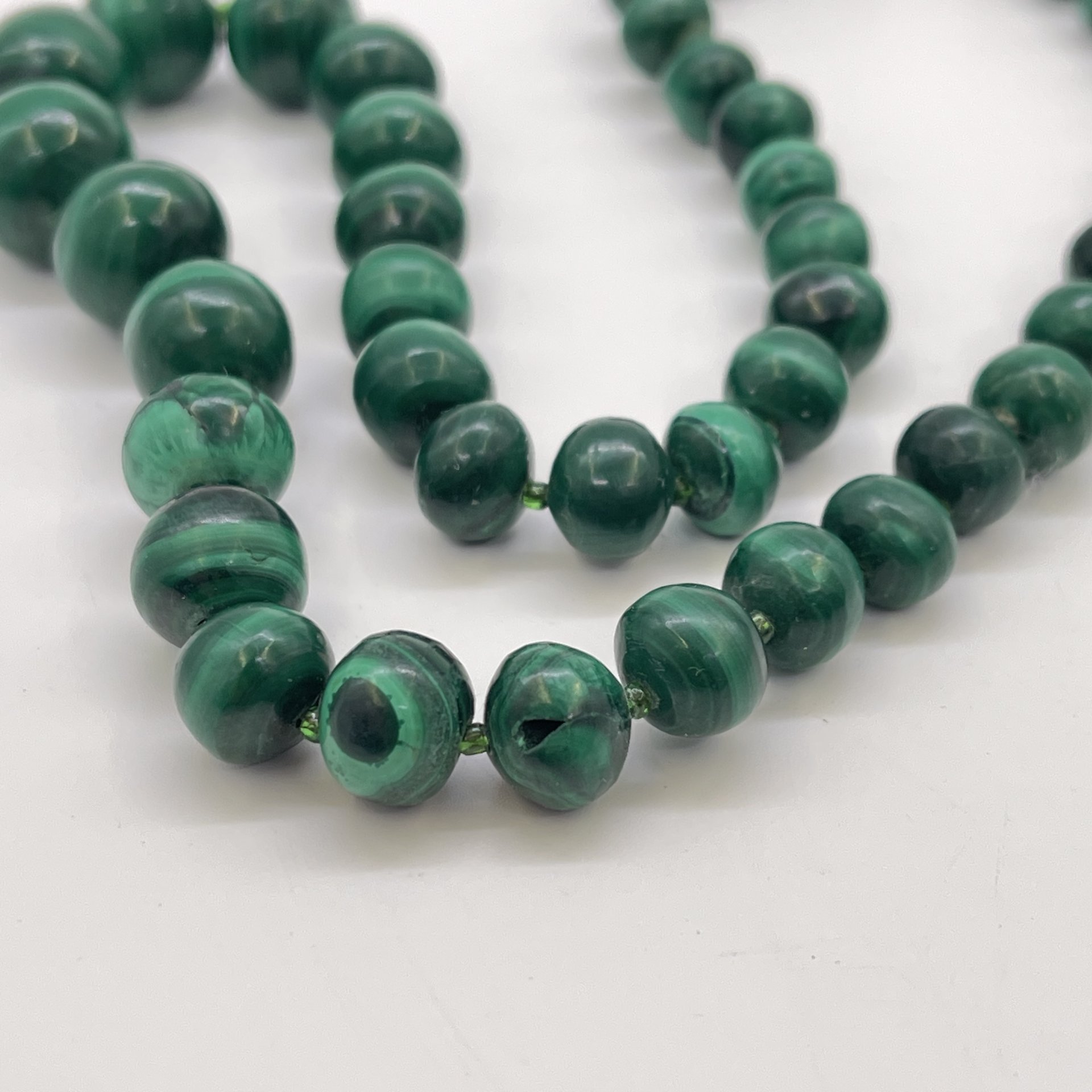 Набор винтажный, состоящий из бус и кольца (в подборе)