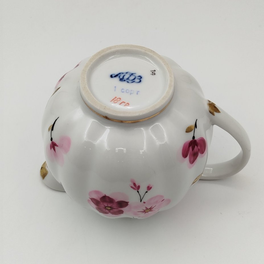 Молочник "Майский ситчик", художник Беспалова-Михалева Т.Н., фарфор, роспись, золочение, Ленинградский фарфоровый завод (ЛФЗ), СССР, 1960-1970 гг.