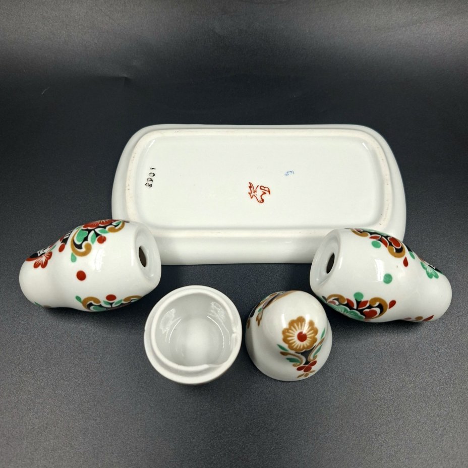 Набор для специй "Матрёшки" на подносе (перечница, солонка, горчичница), фарфор, деколь, Дмитровский фарфоровый завод (ДФЗ Вербилки), СССР, 1965-1991 гг.