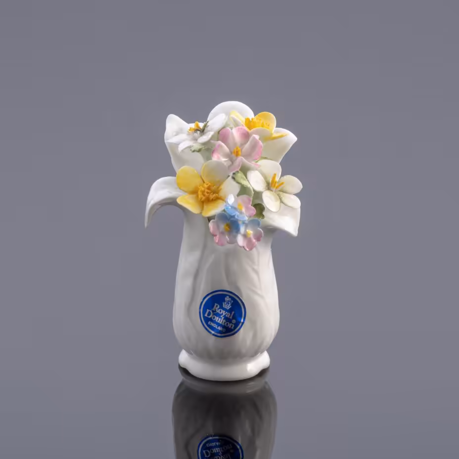 Статуэтка  "Nearest to Nature" в виде букета цветов ("Ближе к природе") в родной коробке, Royal Doulton
