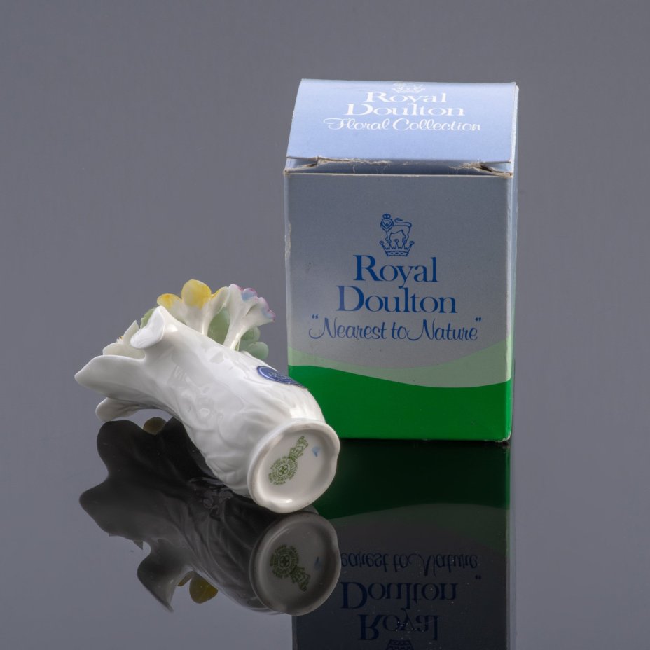 Статуэтка  "Nearest to Nature" в виде букета цветов ("Ближе к природе") в родной коробке, Royal Doulton