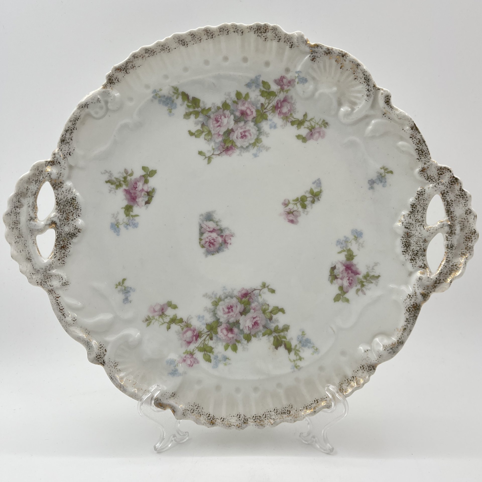 Блюдо, украшенное нежным цветочным декором, Proeschold & Co, фарфор, деколь, золочение, Богемия, 1891-1945 гг.