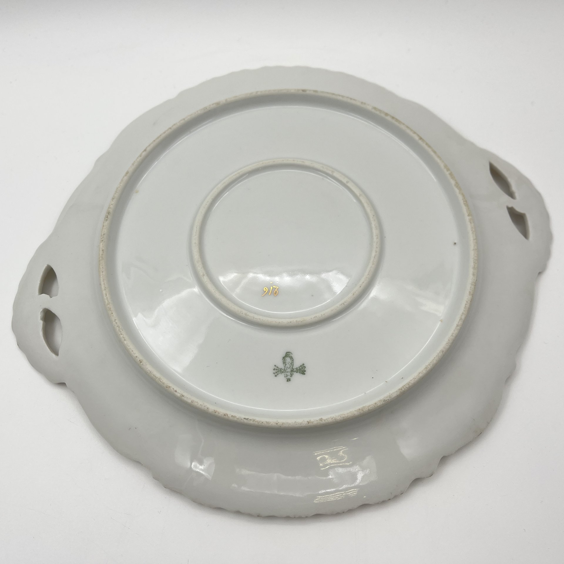 Блюдо, украшенное нежным цветочным декором, Proeschold & Co, фарфор, деколь, золочение, Богемия, 1891-1945 гг.