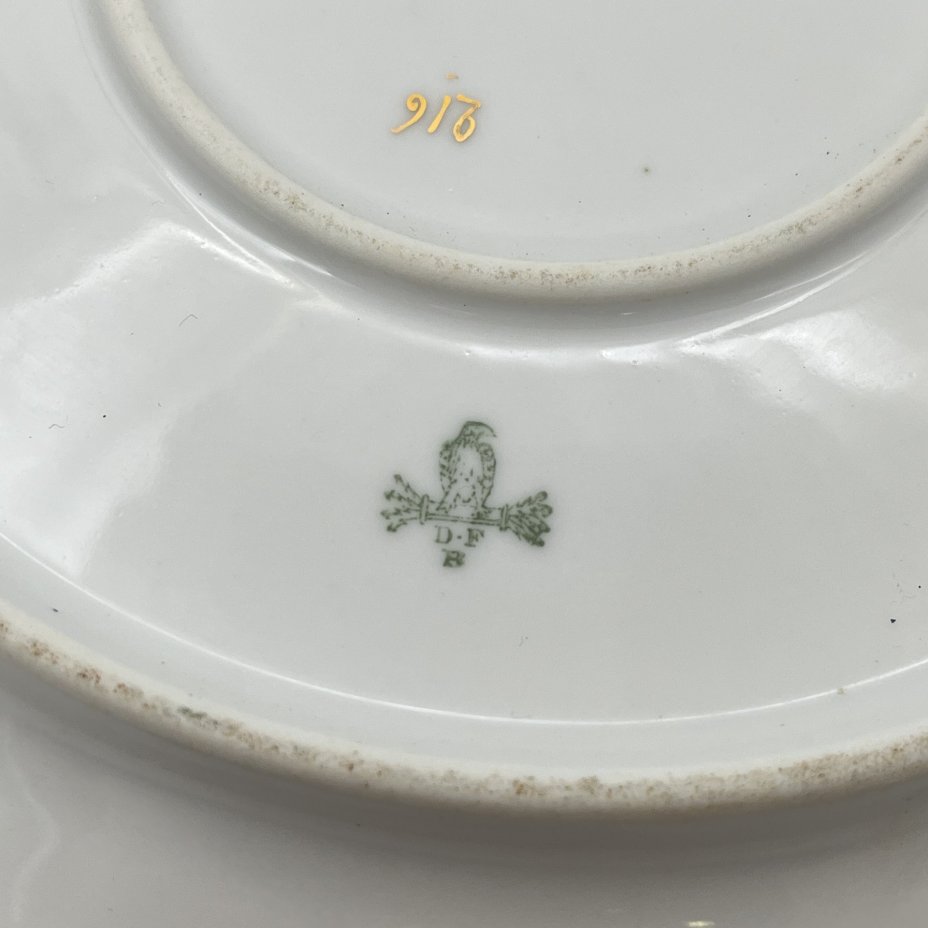 Блюдо, украшенное нежным цветочным декором, Proeschold & Co, фарфор, деколь, золочение, Богемия, 1891-1945 гг.