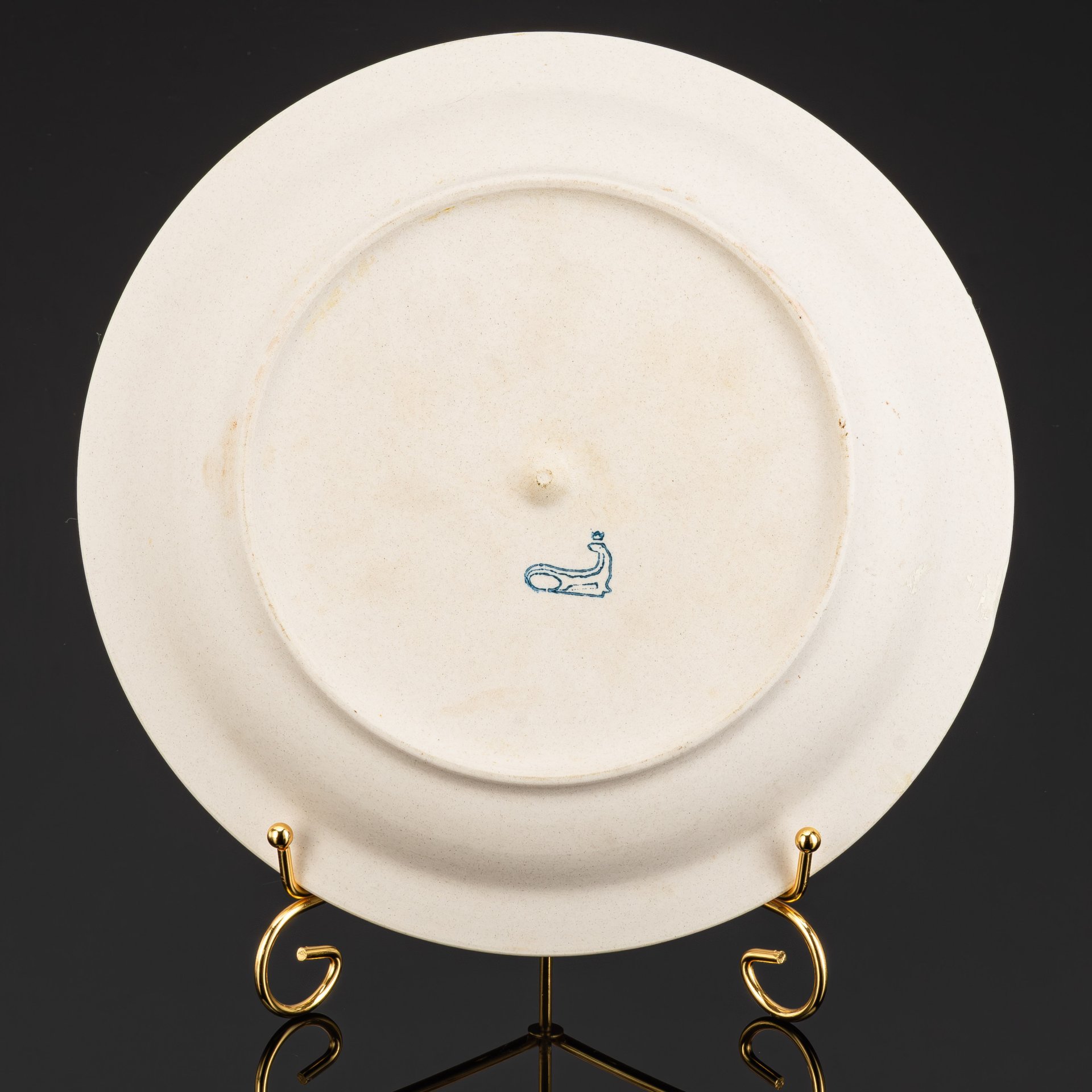 Тарелка декоративная "50 лет Уральскому вагоностроительному заводу имени Ф. Э. Дзержинского", фарфор, бисквит, рельеф, Богдановичский фарфоровый завод, СССР, 1986 г.