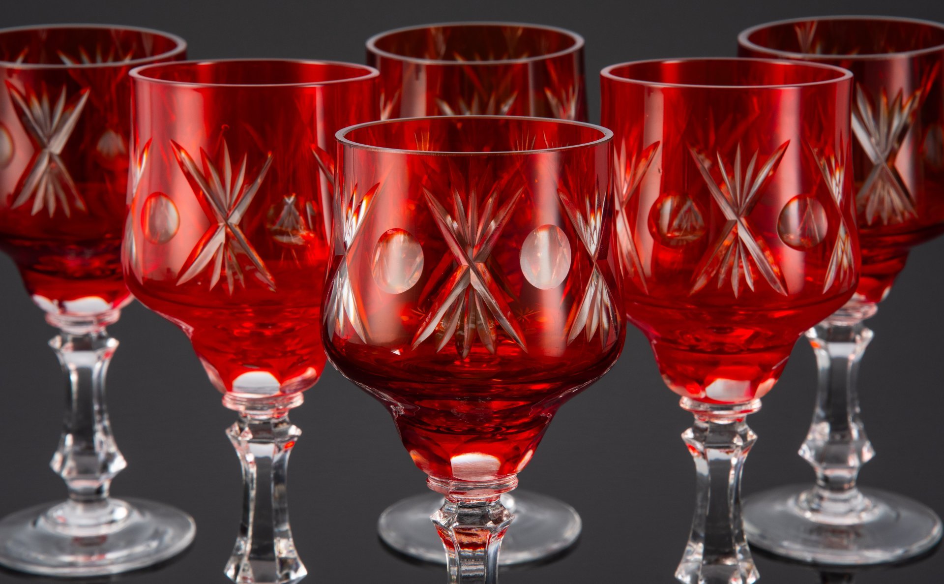 Набор бокалов красного оттенка на 6 персон, хрусталь, нацвет, алмазная грань, Стекольный завод «Красный май», СССР, 1960-1980 гг.