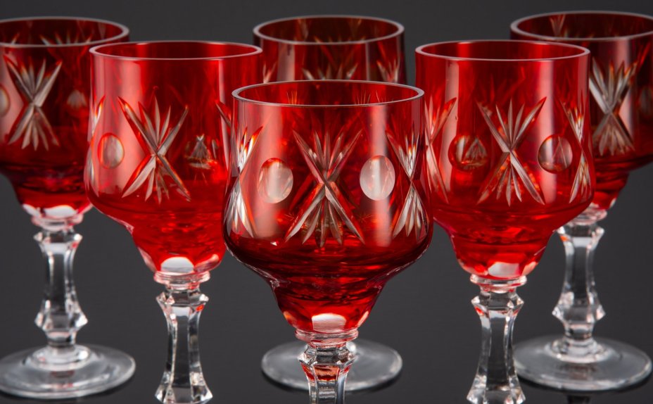 Набор бокалов красного оттенка на 6 персон, хрусталь, нацвет, алмазная грань, Стекольный завод «Красный май», СССР, 1960-1980 гг.