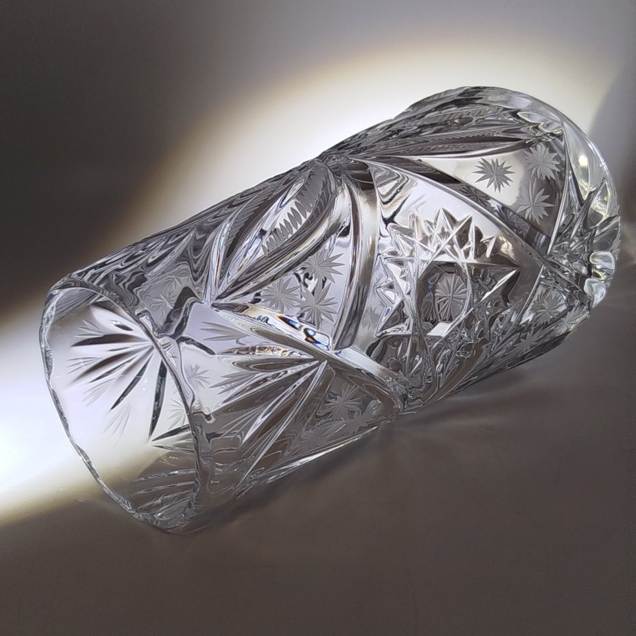 Ваза для цветов с резным декором