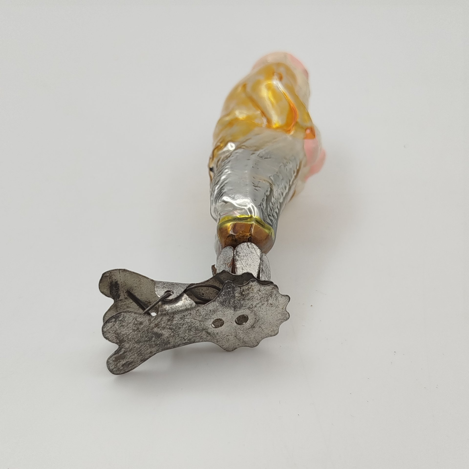 Игрушка ёлочная на прищепке "Старик с неводом" по мотивам произведения А.С. Пушкина "Сказка о рыбаке и рыбке", стекло, роспись, металл, Завод стеклянных ёлочных украшений и оптических изделий, г. Москва, СССР, 1950-1960 гг.