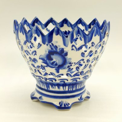 Сухарница с прорезным бортом и цветочным декором, авт. Рогов, фарфор, роспись, Объединение «Гжель», СССР, 1986-1991 гг.