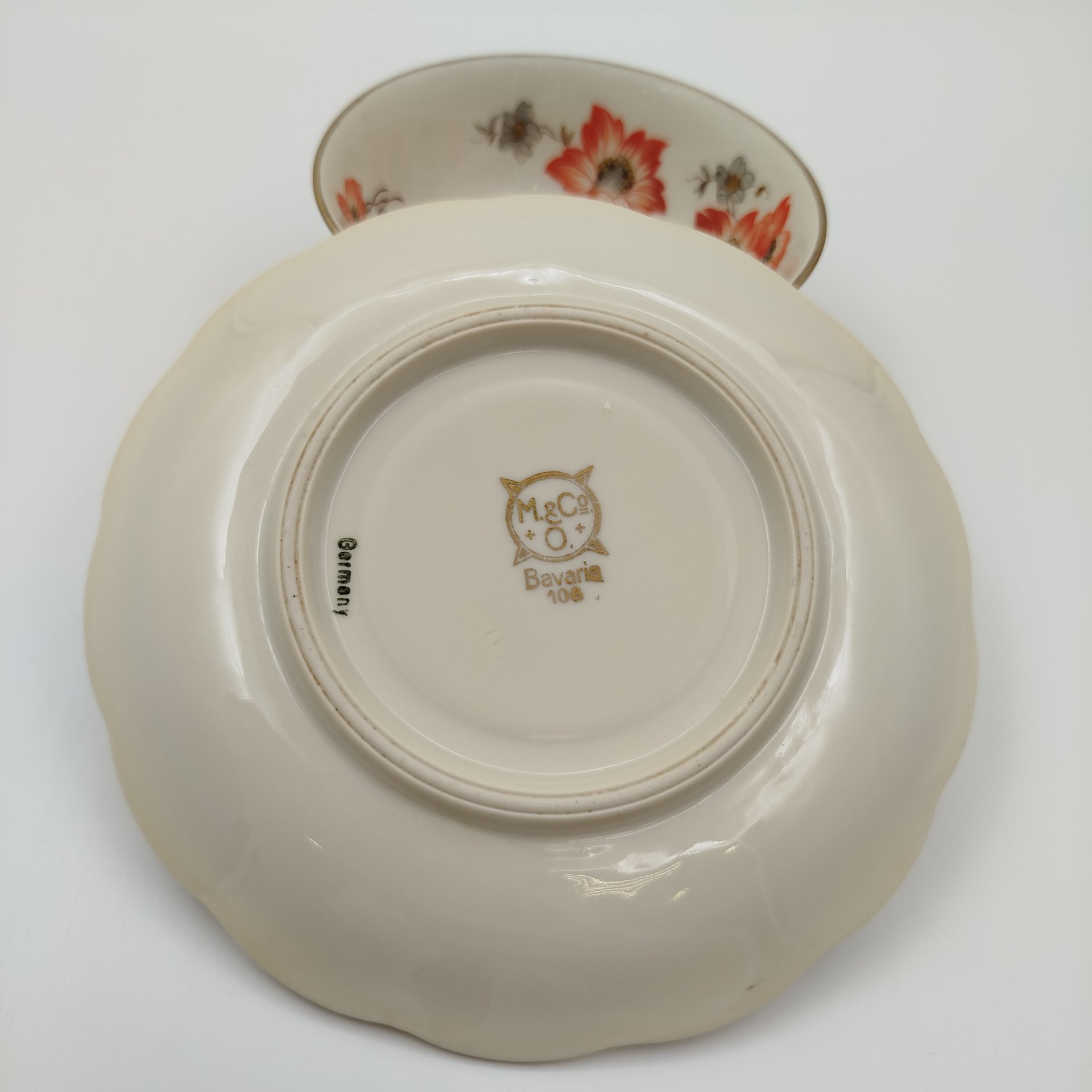 Пара чайная, украшенная цветочным декором, M&Сo Bavaria, фарфор, деколь, золочение, Германия, 1940-1960 гг.
