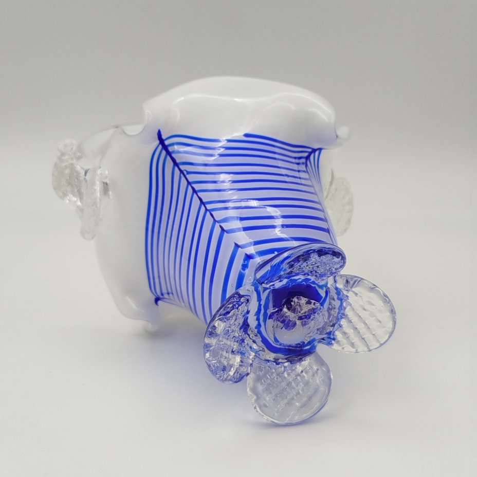 Ваза в форме корзиночки с декором в виде кобальтовой нити