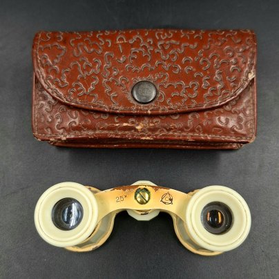 Бинокль театральный в кофре, металл, пластик, стекло, искусственная кожа, Лыткаринский завод оптического стекла (ЛЗОС), СССР, 1950-1980 гг.