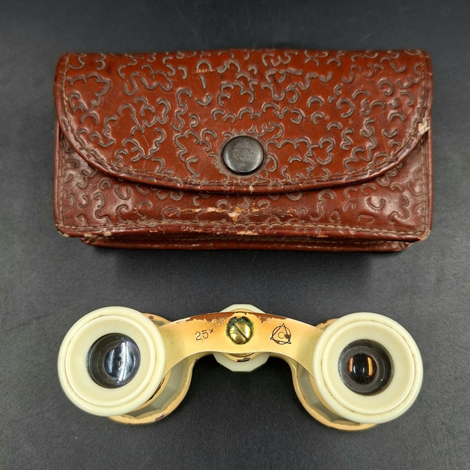Бинокль театральный в кофре, металл, пластик, стекло, искусственная кожа, Лыткаринский завод оптического стекла (ЛЗОС), СССР, 1950-1980 гг.