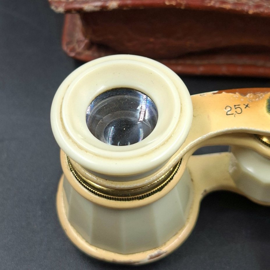 Бинокль театральный в кофре, металл, пластик, стекло, искусственная кожа, Лыткаринский завод оптического стекла (ЛЗОС), СССР, 1950-1980 гг.