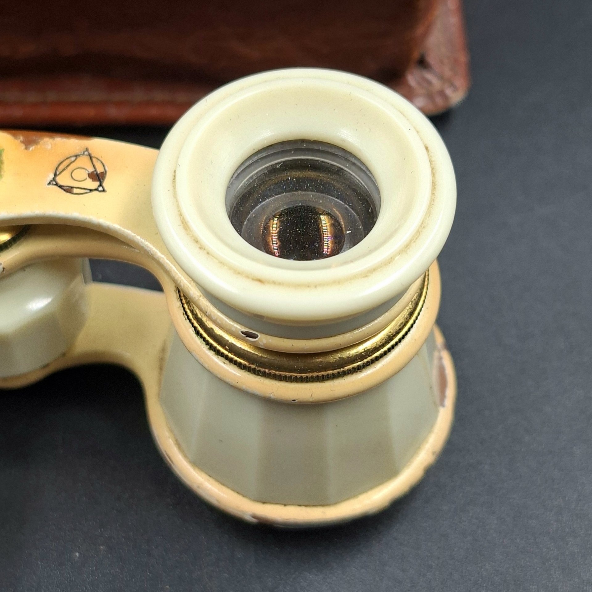 Бинокль театральный в кофре, металл, пластик, стекло, искусственная кожа, Лыткаринский завод оптического стекла (ЛЗОС), СССР, 1950-1980 гг.