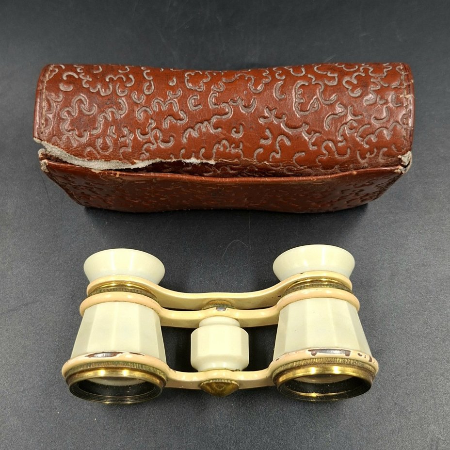 Бинокль театральный в кофре, металл, пластик, стекло, искусственная кожа, Лыткаринский завод оптического стекла (ЛЗОС), СССР, 1950-1980 гг.