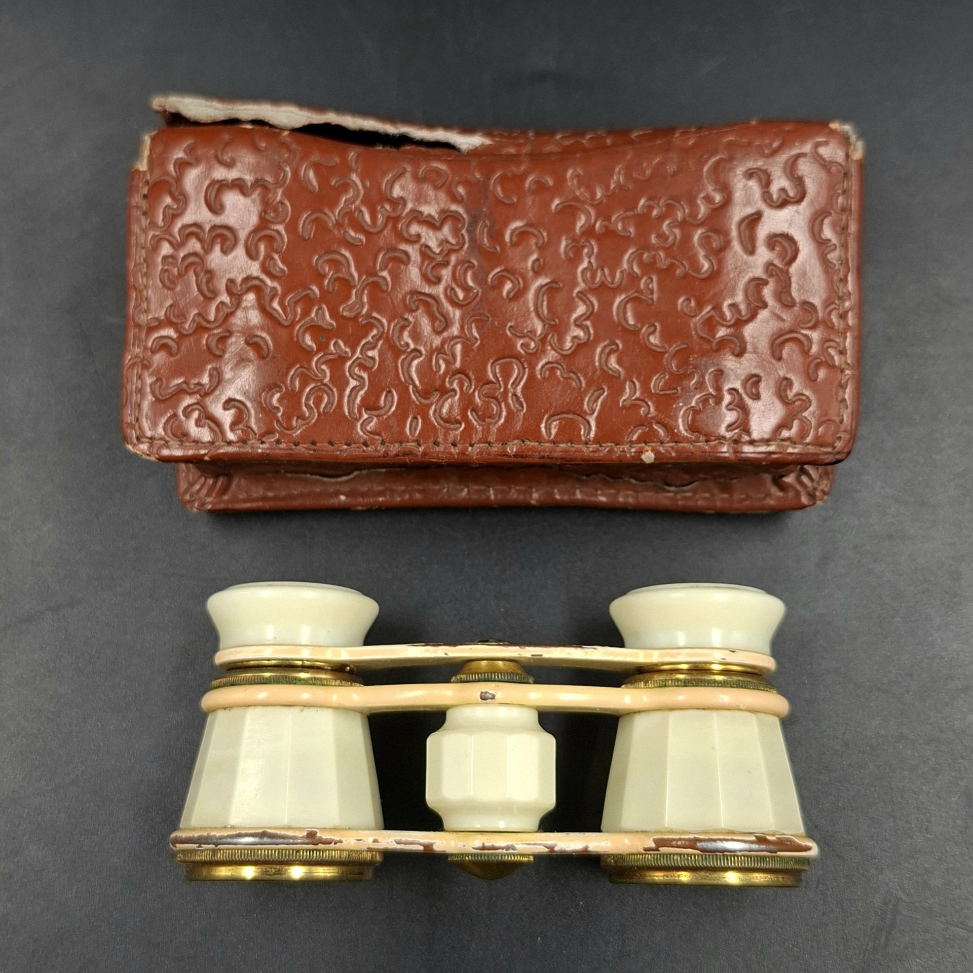 Бинокль театральный в кофре, металл, пластик, стекло, искусственная кожа, Лыткаринский завод оптического стекла (ЛЗОС), СССР, 1950-1980 гг.